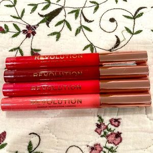 4 REVOLUTION LIP CRAYON DIFFERENT COLORS